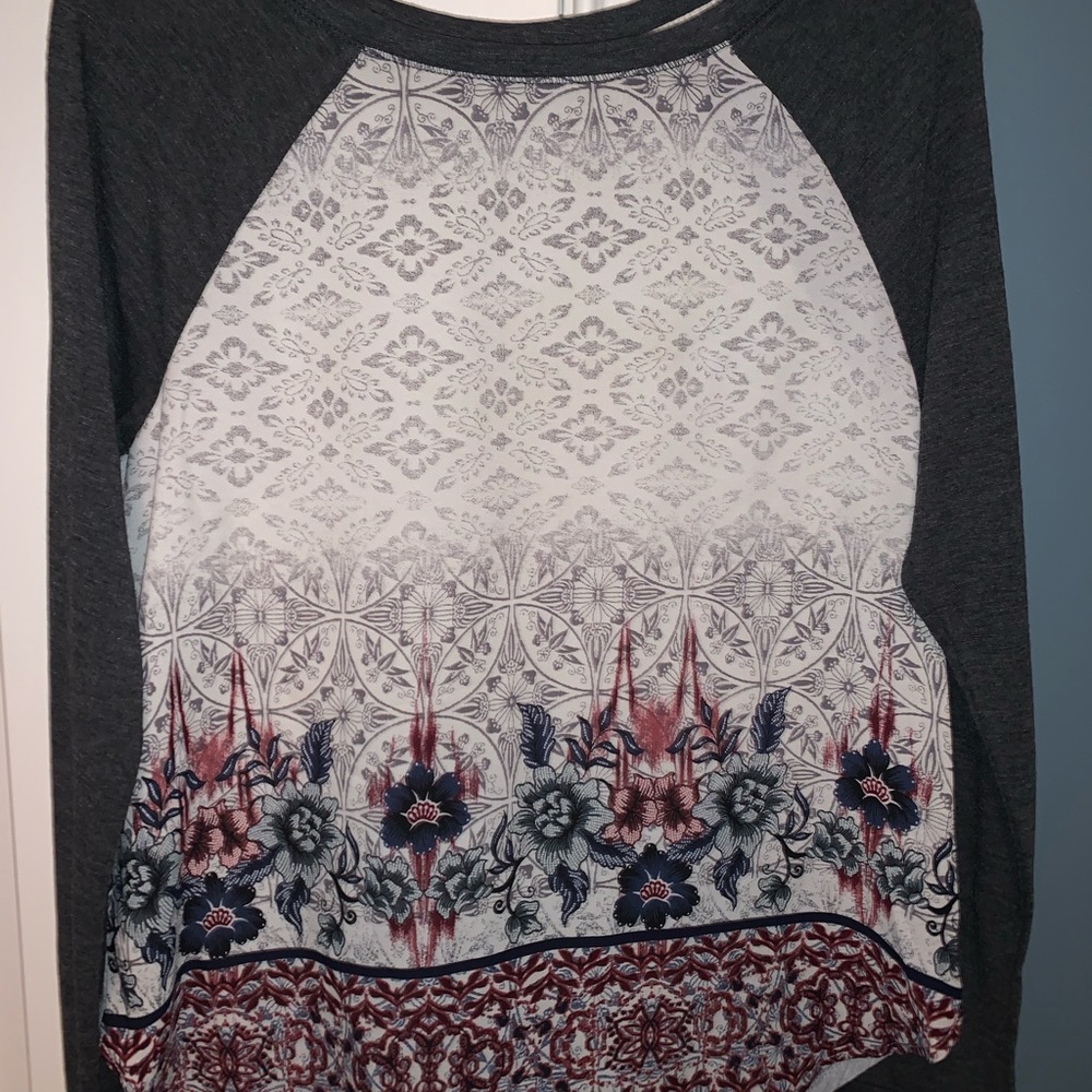 Casual “baseball” style shirt. Worn only 2x.